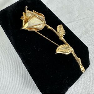 PI7 Textured gold rose brooch